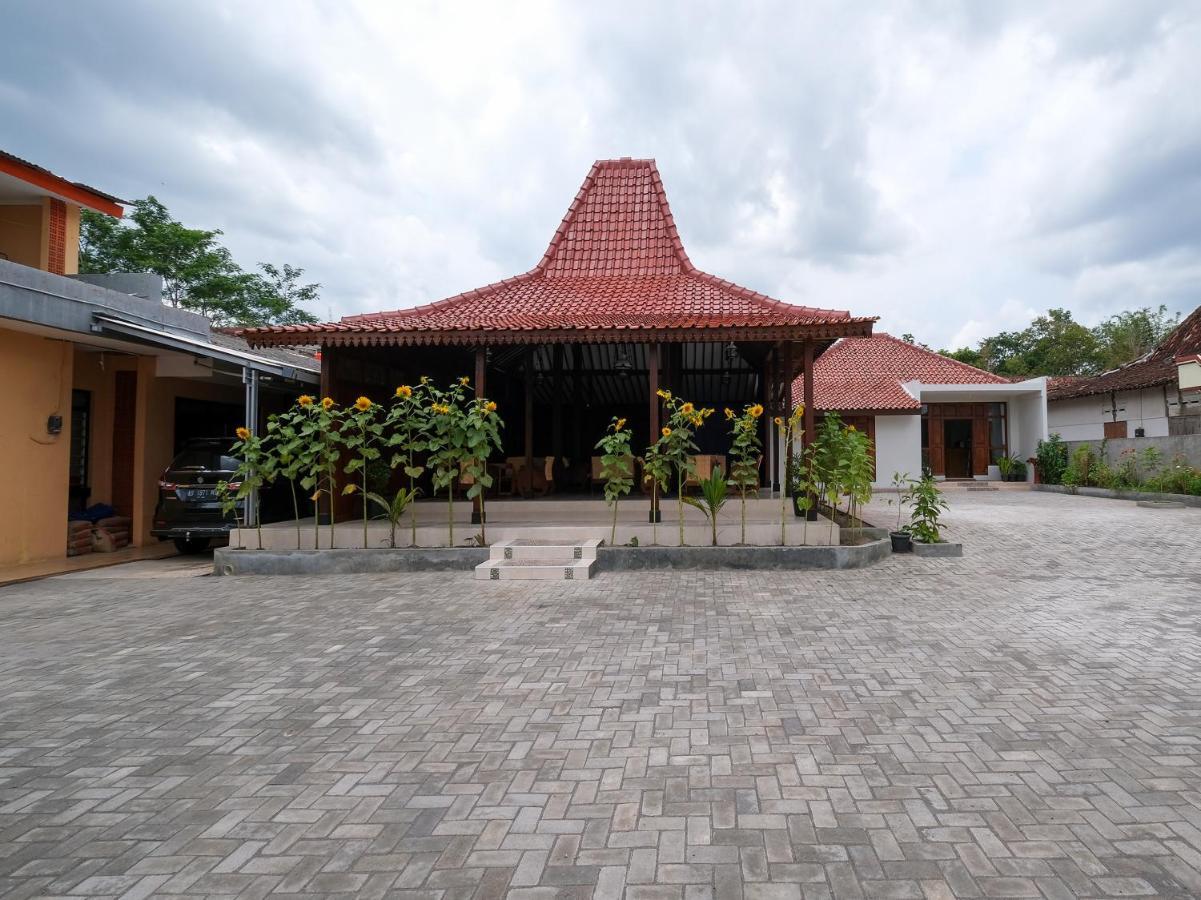 Collection O 3906 Dalem Putu Sanjaya Syariah 3* Ngaglik