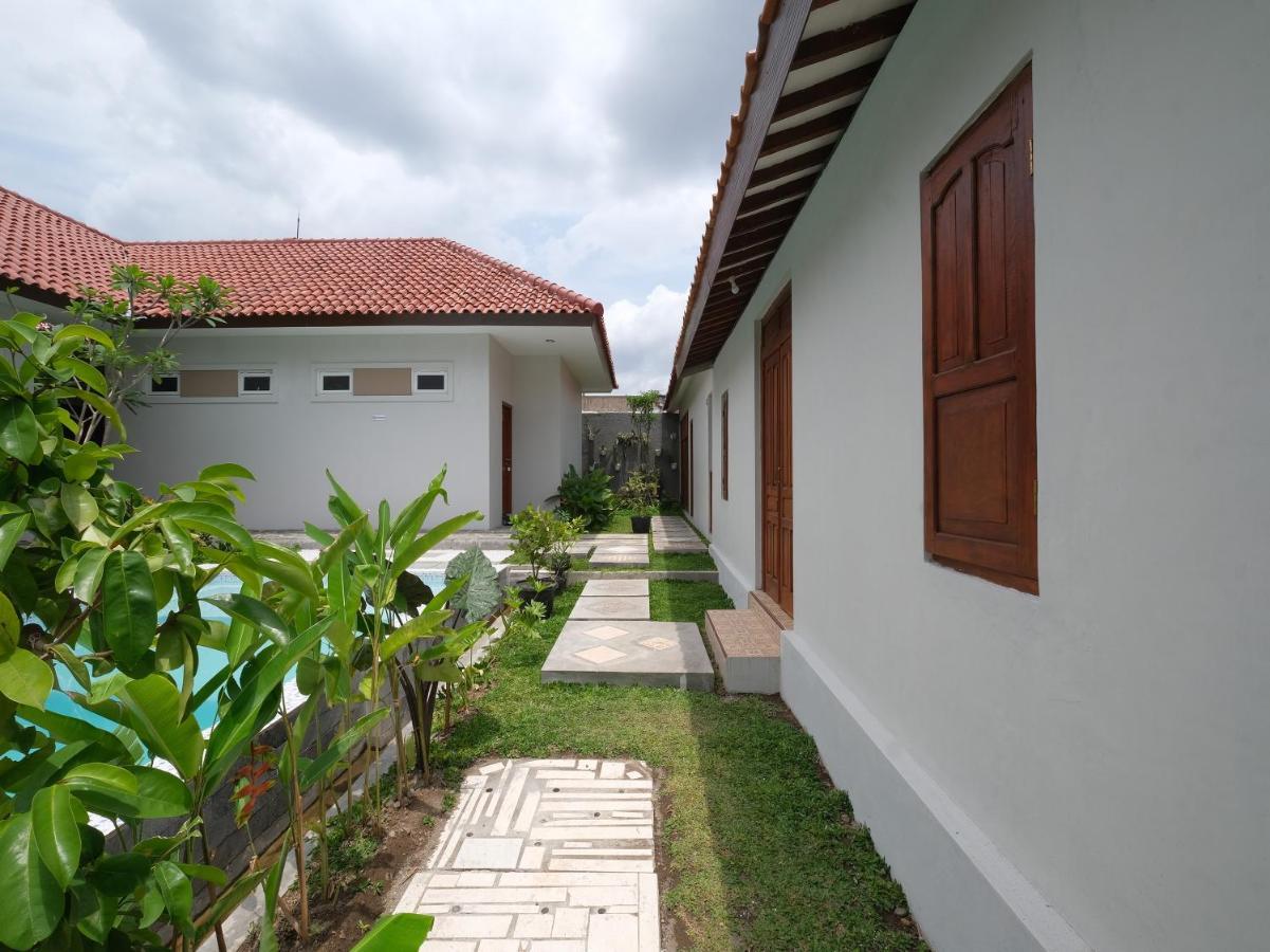 Collection O 3906 Dalem Putu Sanjaya Syariah 3*